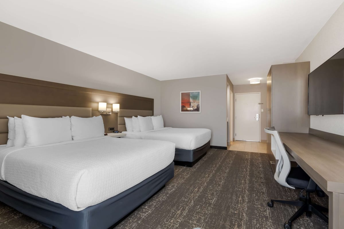 1 bedroom, premium bedding, pillow-top beds, desk