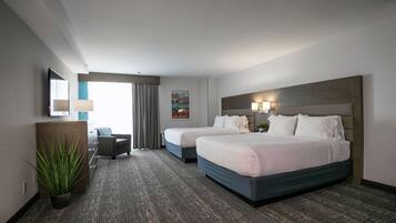 Ropa de cama de alta calidad, camas con pillow-top y escritorio