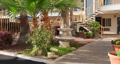 Travelodge by Wyndham Bakersfield