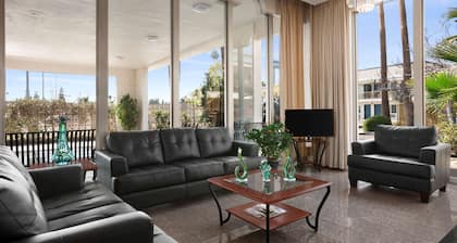 Travelodge by Wyndham Bakersfield