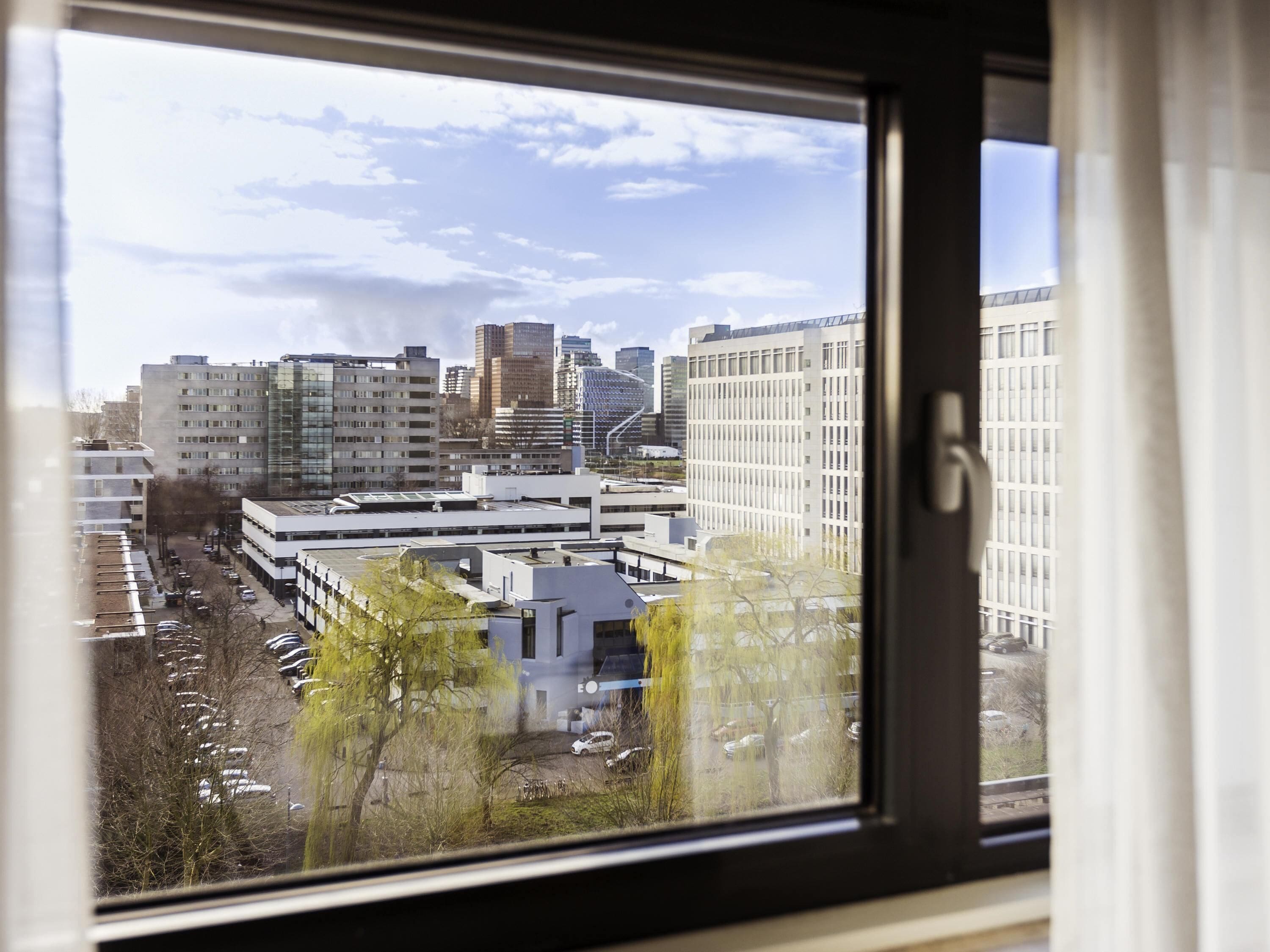 in-room safe, blackout curtains, soundproofing, iron/ironing board
