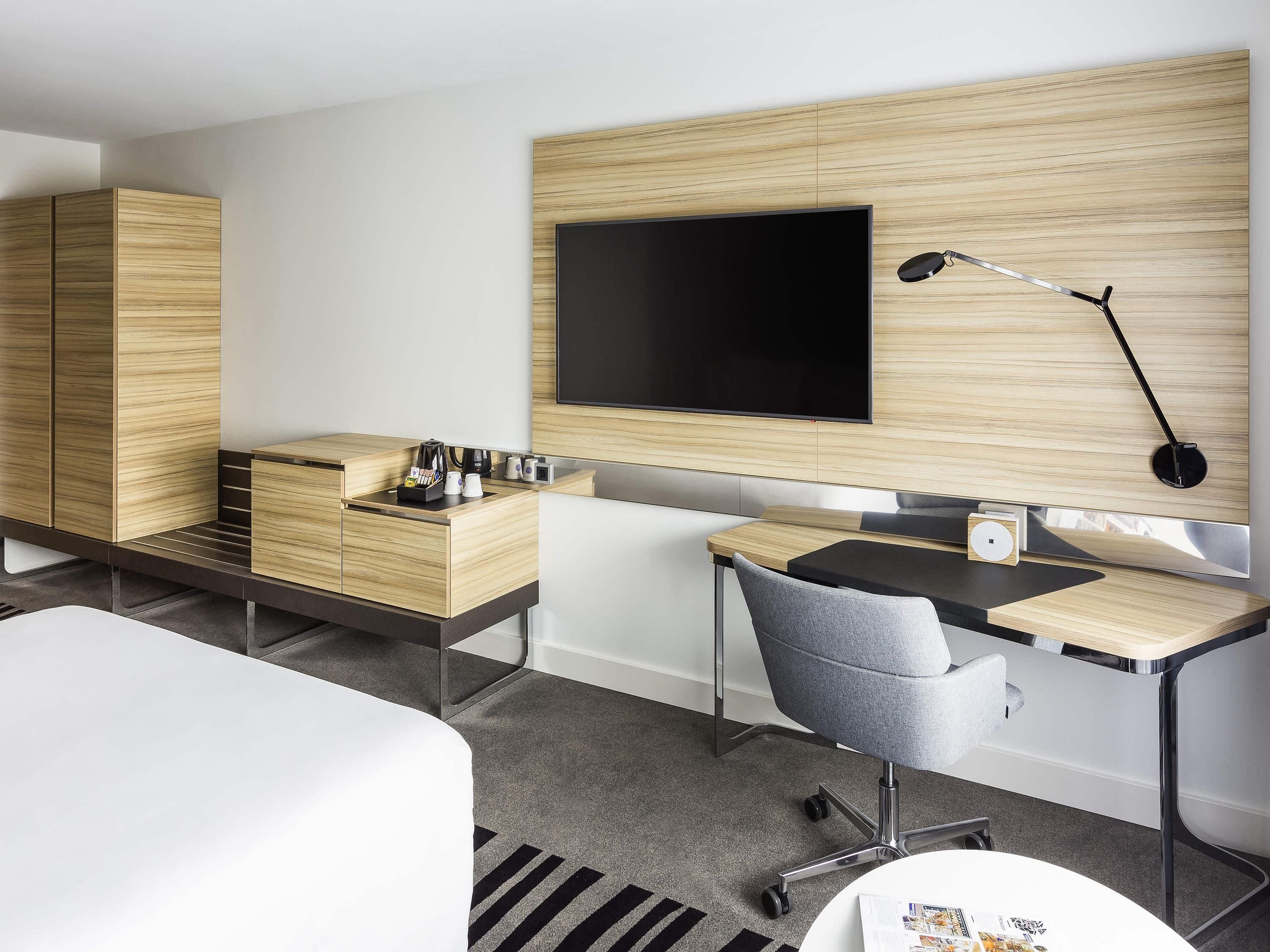 Down duvets, in-room safe, blackout curtains, soundproofing