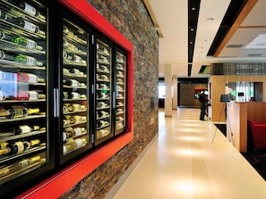 Café da manhã, almoço e jantar; culinária internacional