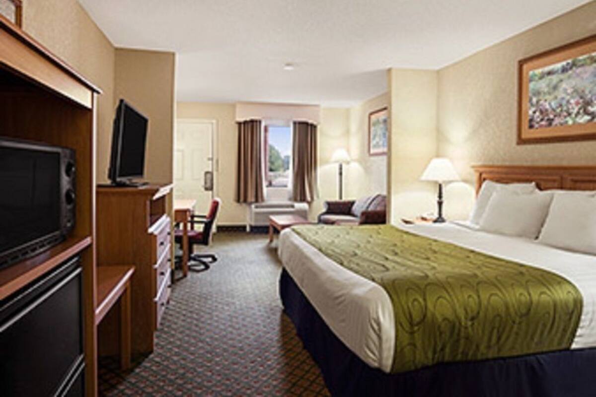 In-room safe, desk, iron/ironing board, rollaway beds