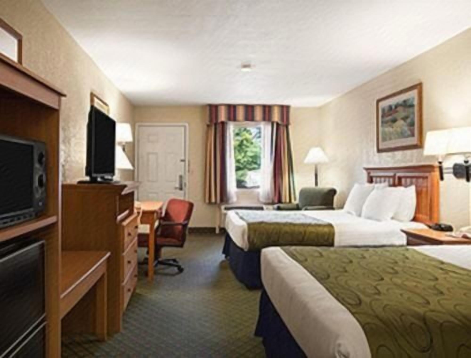 In-room safe, desk, iron/ironing board, rollaway beds