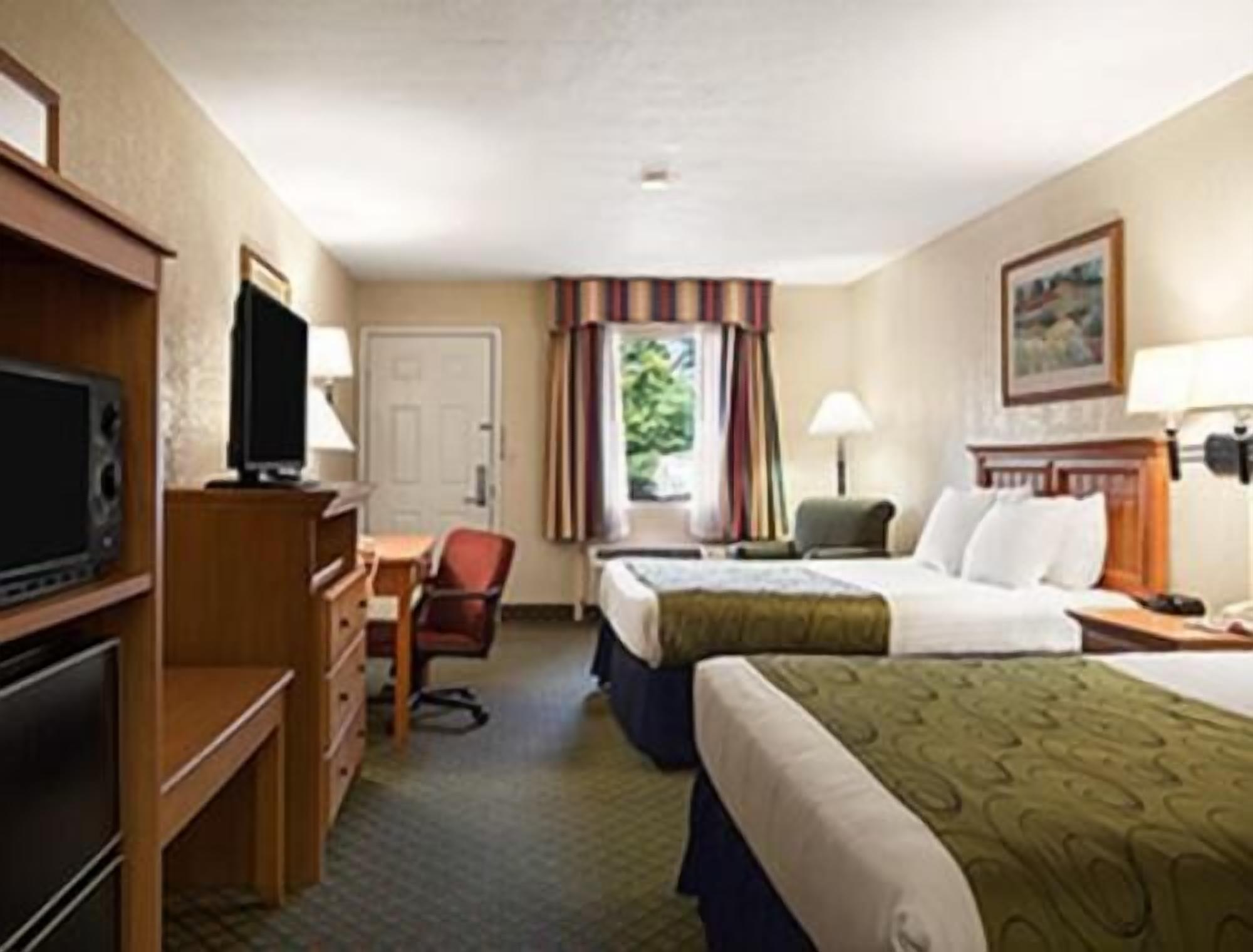 In-room safe, desk, iron/ironing board, rollaway beds