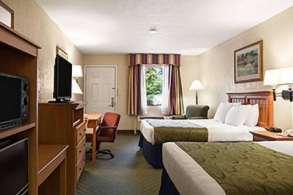 In-room safe, desk, iron/ironing board, rollaway beds