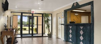 Days Inn & Suites by Wyndham Stuttgart