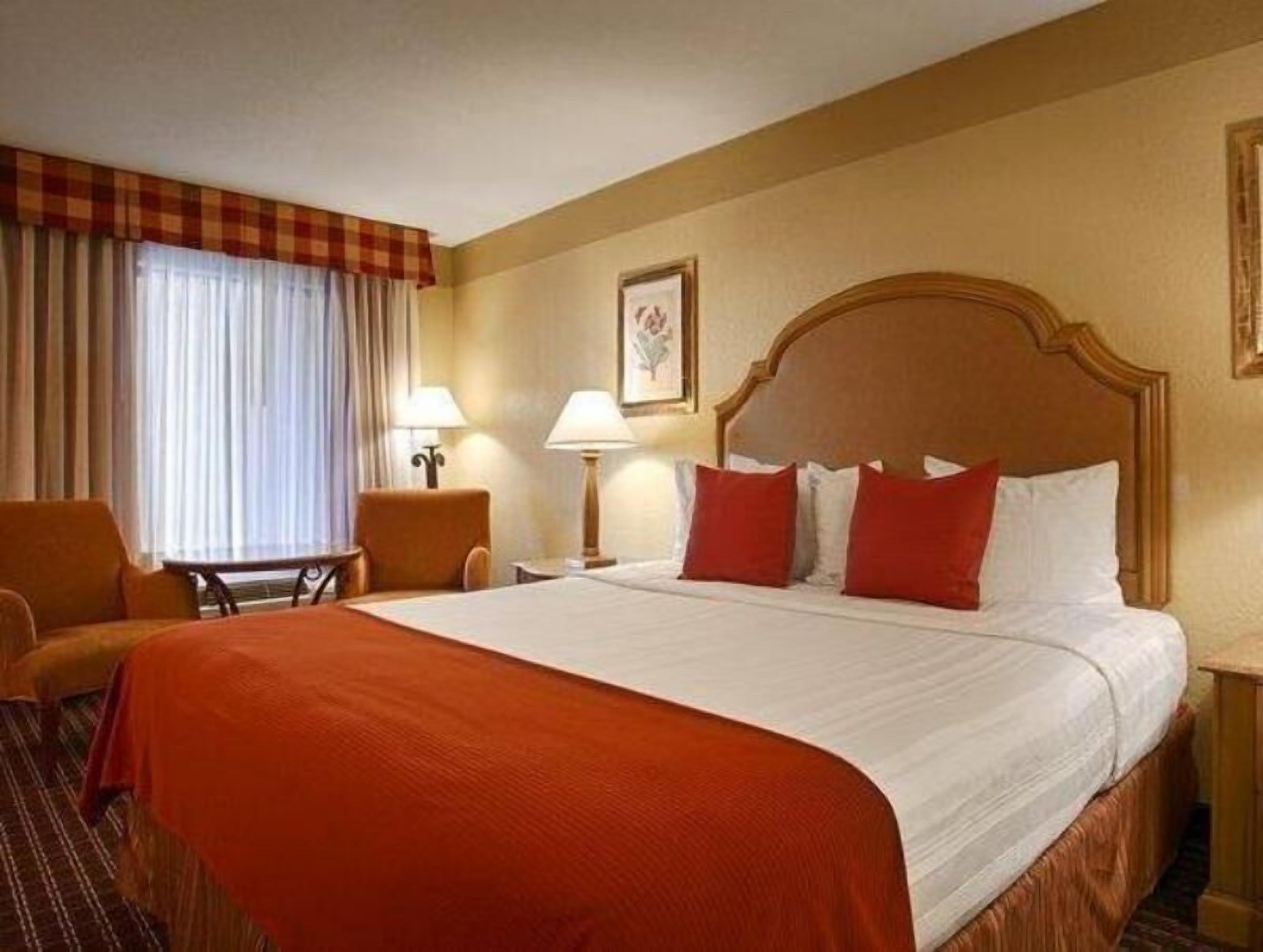 In-room safe, desk, laptop workspace, iron/ironing board