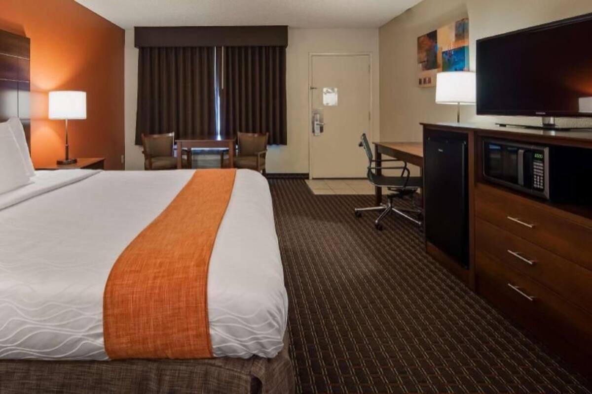 In-room safe, desk, laptop workspace, iron/ironing board