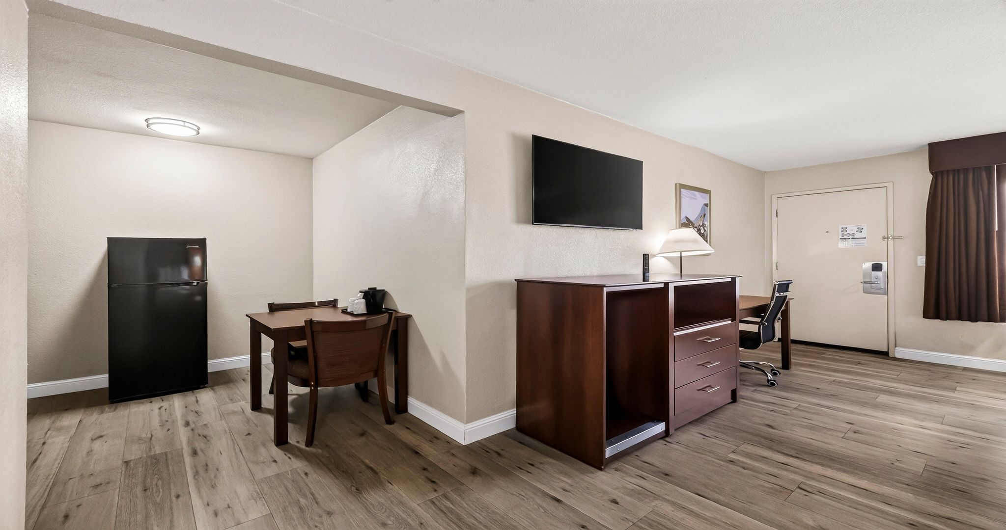 Chambre Standard, 2 grands lits, non-fumeur, cuisinette | Coffre-fort, bureau, espace de travail pour ordinateurs portables