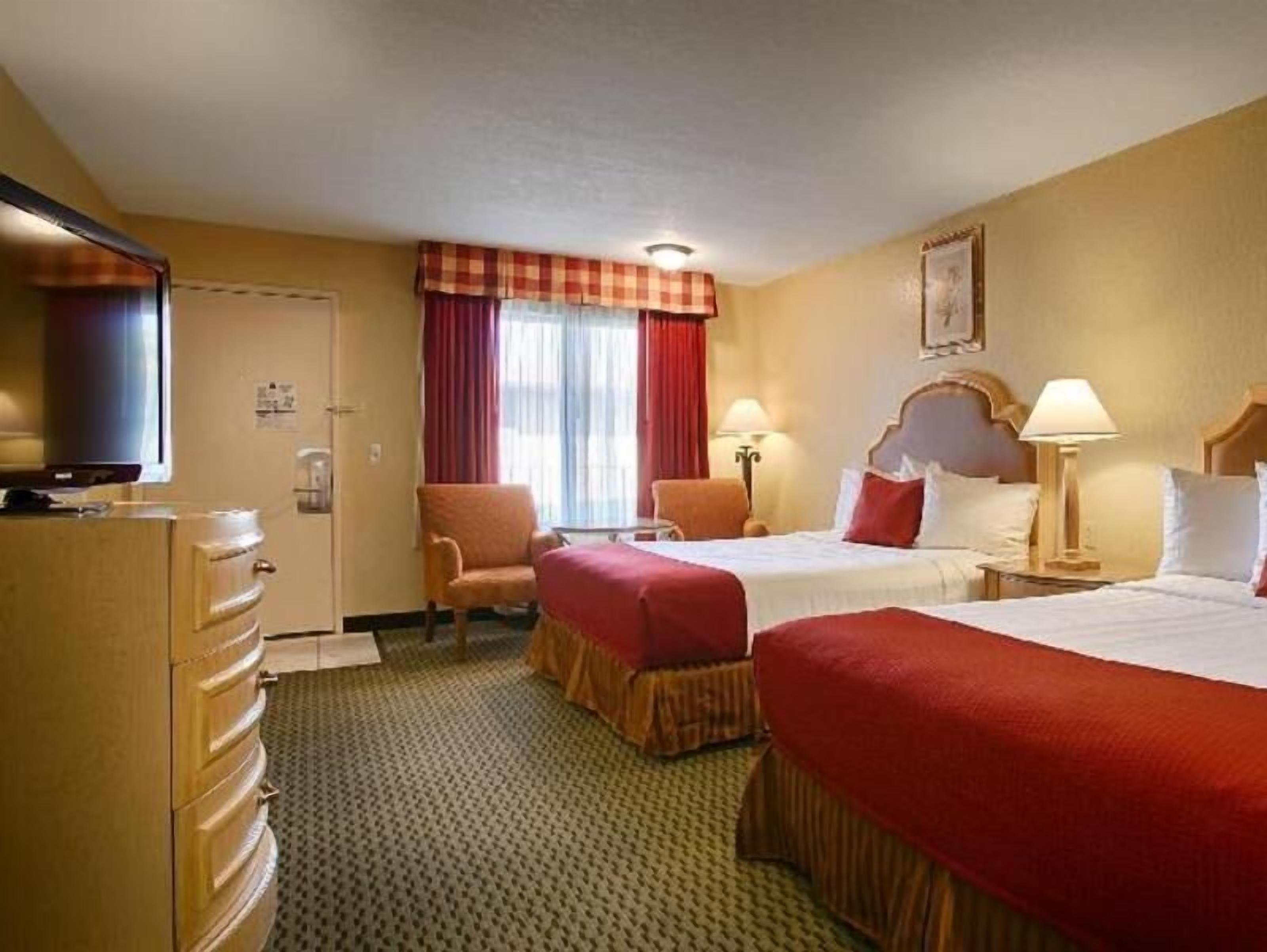 In-room safe, desk, laptop workspace, iron/ironing board