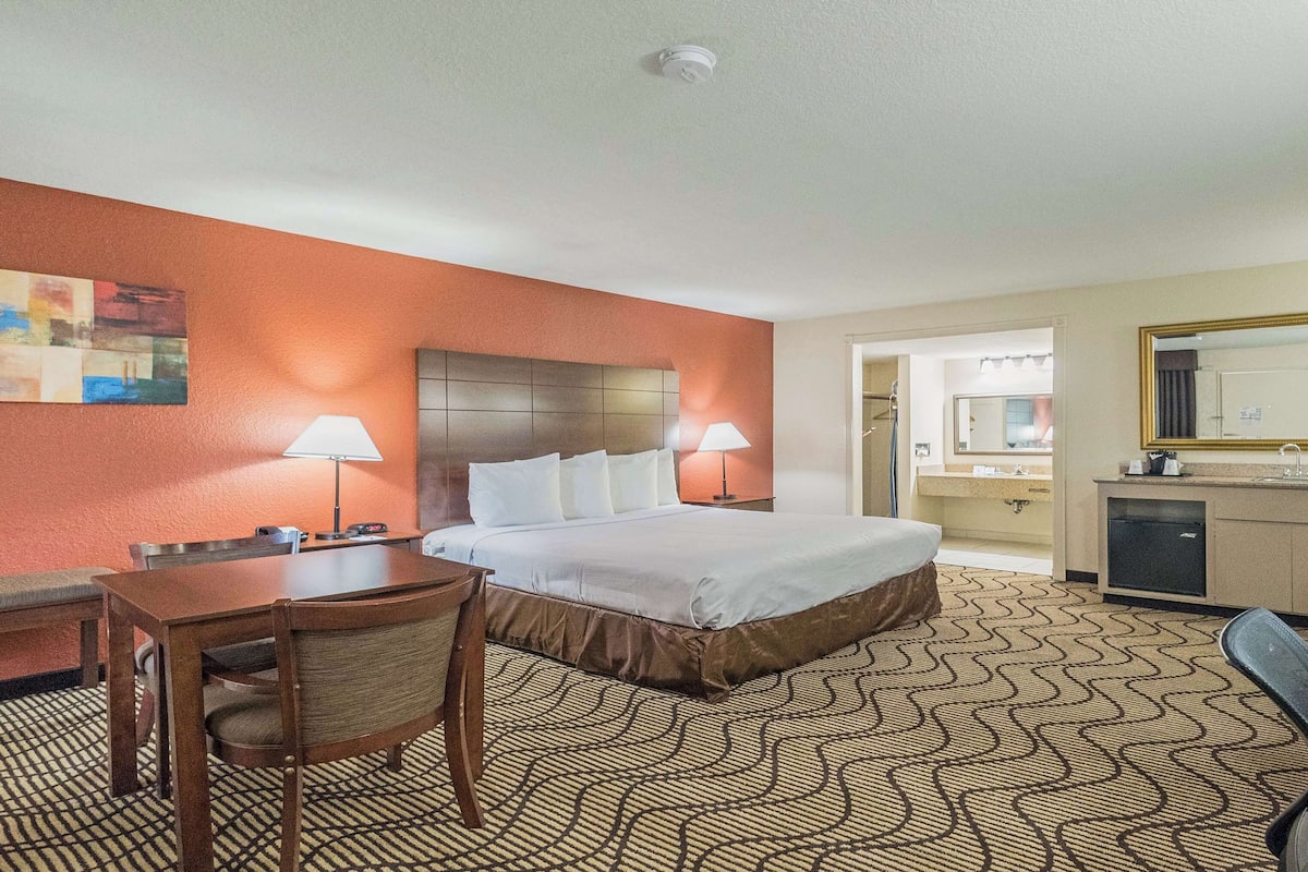 In-room safe, desk, laptop workspace, iron/ironing board