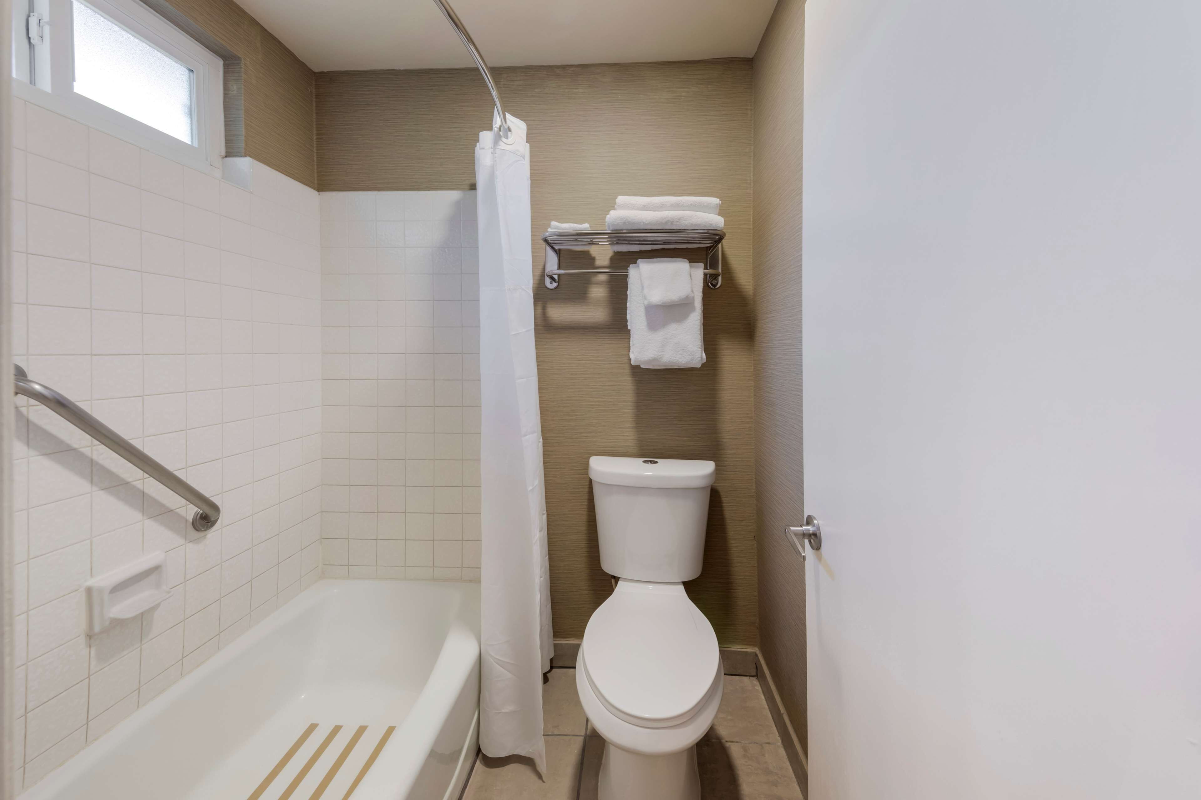 1 bedroom, iron/ironing board, free cots/infant beds, rollaway beds