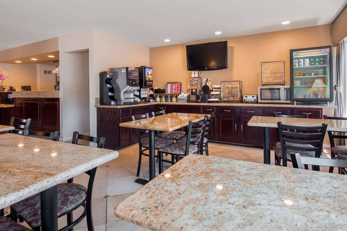 free continental breakfast