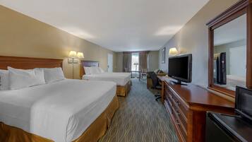 Kamar Standar, 2 Tempat Tidur Queen, Bebas Asap Rokok, lemari es & microwave | Setrika/meja setrika dan tempat tidur bayi gratis