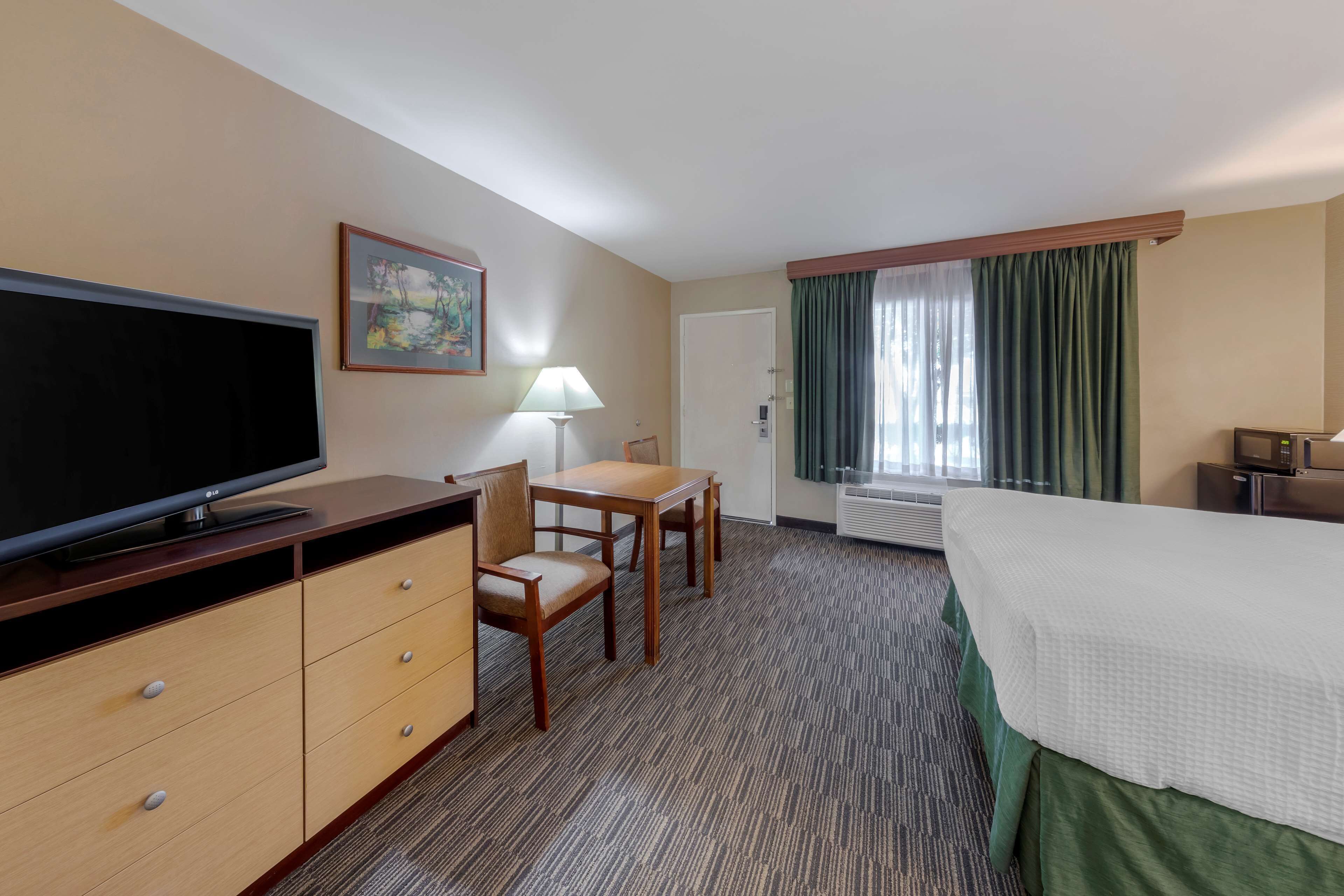 1 bedroom, iron/ironing board, free cots/infant beds, rollaway beds