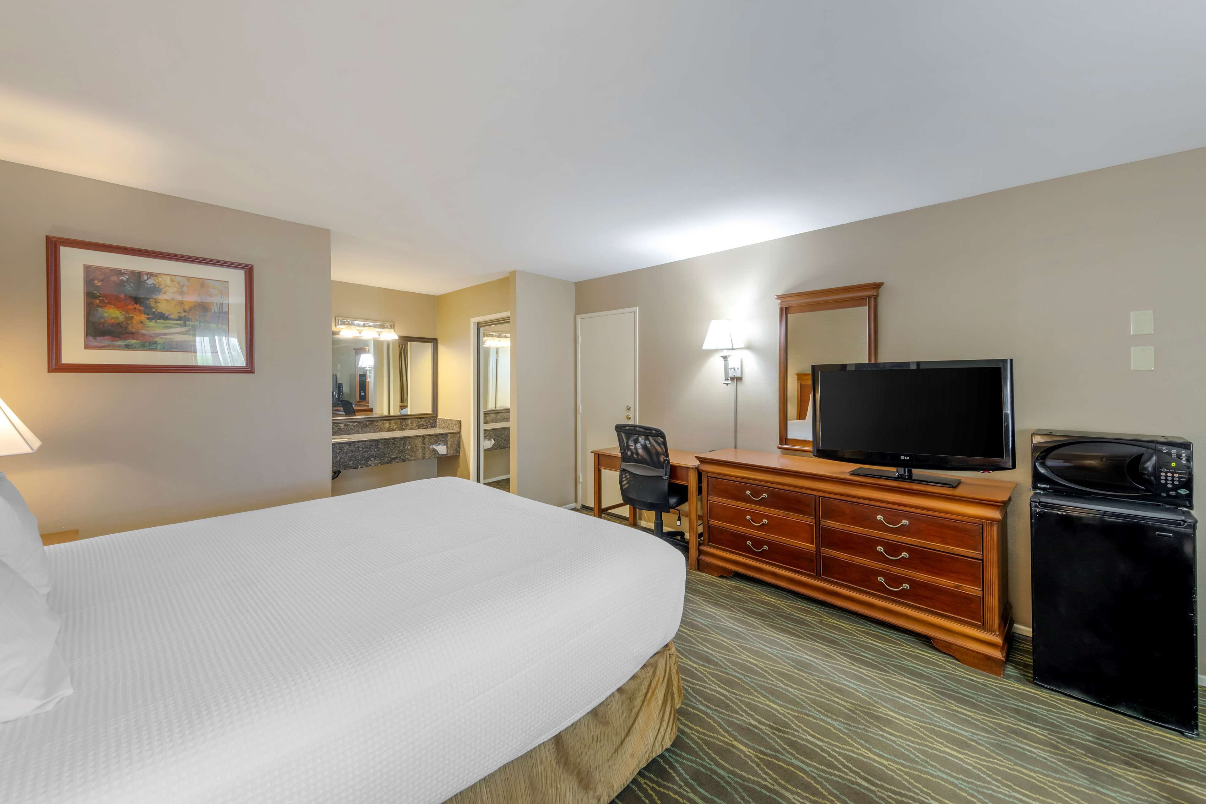 1 bedroom, iron/ironing board, free cots/infant beds, rollaway beds