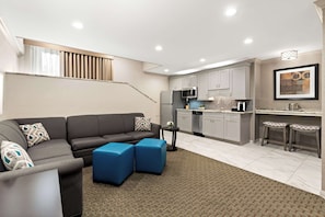 Suite, 1 King Bed, Non Smoking, Kitchen (Living Room;with Sofabed)