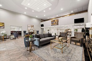 Lobby - Best Western Plus Concordville Hotel (Glen Mills)