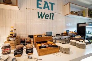 Daily full breakfast (GBP 15.50 per person)