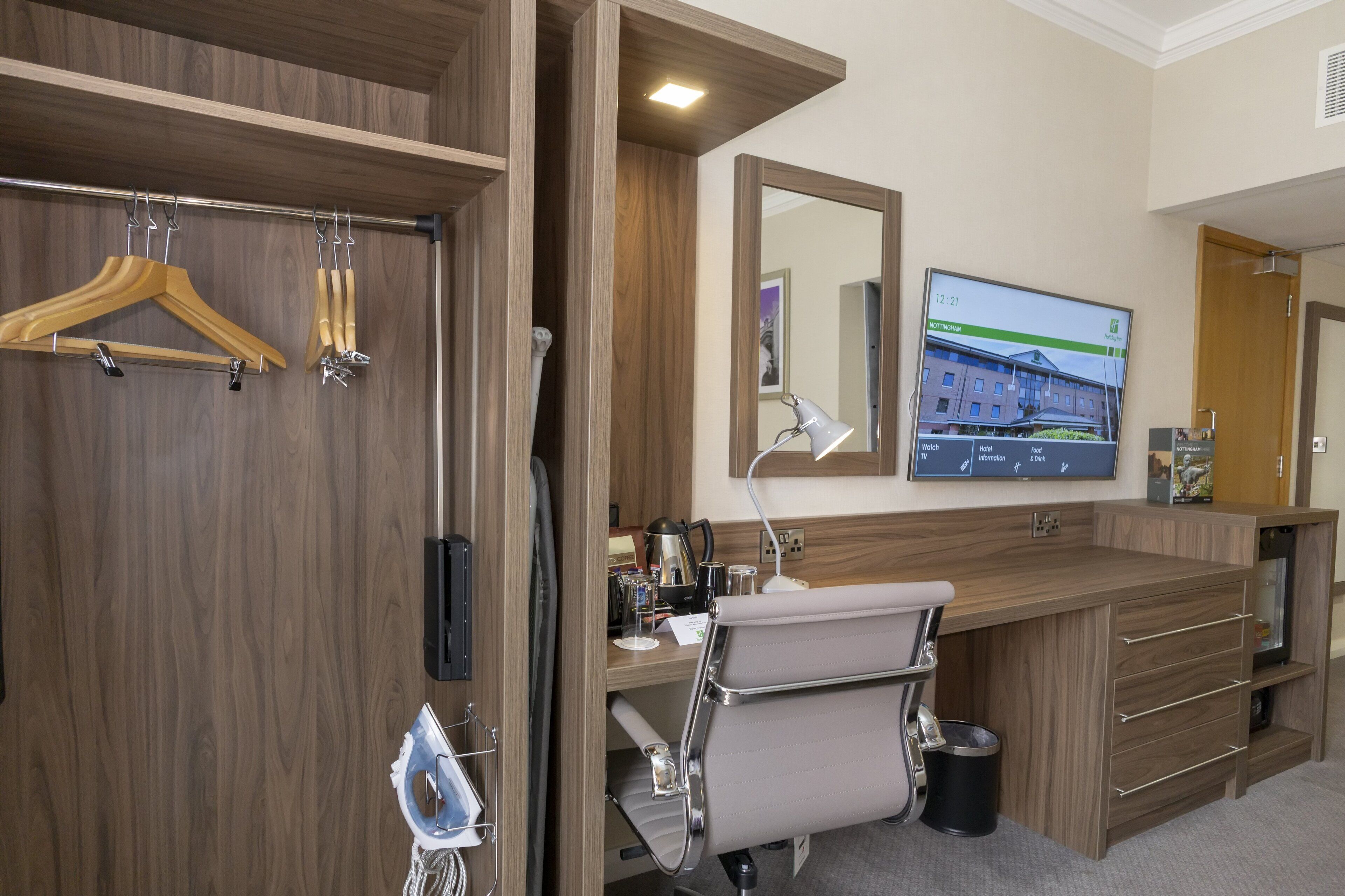 standard room, 1 king bed, accessible | 1 bedroom, hypo-allergenic bedding, desk, laptop workspace