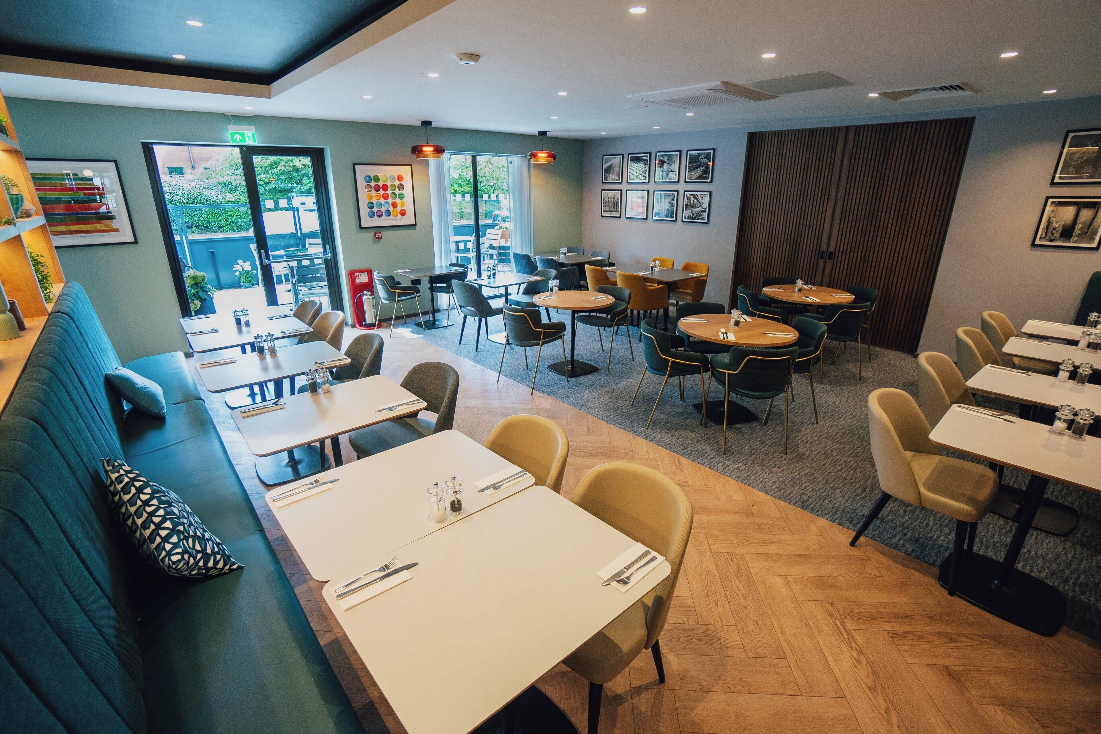 breakfast, lunch and dinner served