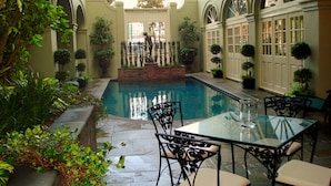 Kolam renang outdoor