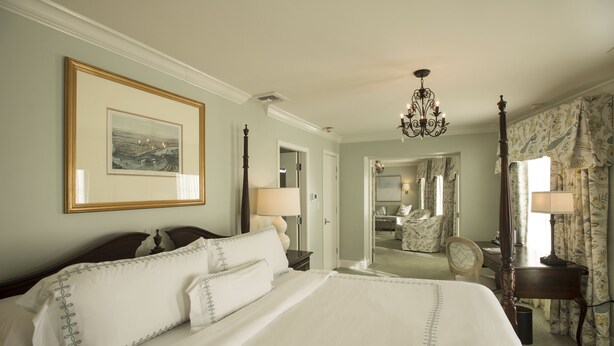 Suite (French Quarter) | Seprai Frette Italia, seprai premium, selimut bulu angsa, dan brankas