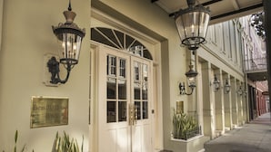 Bagian depan properti