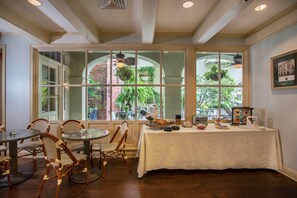 Breakfast area