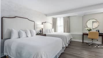 Colchones con pillow-top y caja de seguridad en la habitación