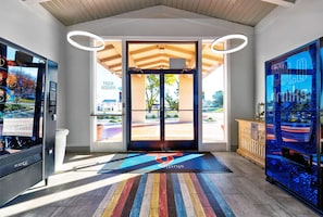 Lobby - Studio 6 Denton, TX - UNT (Denton)