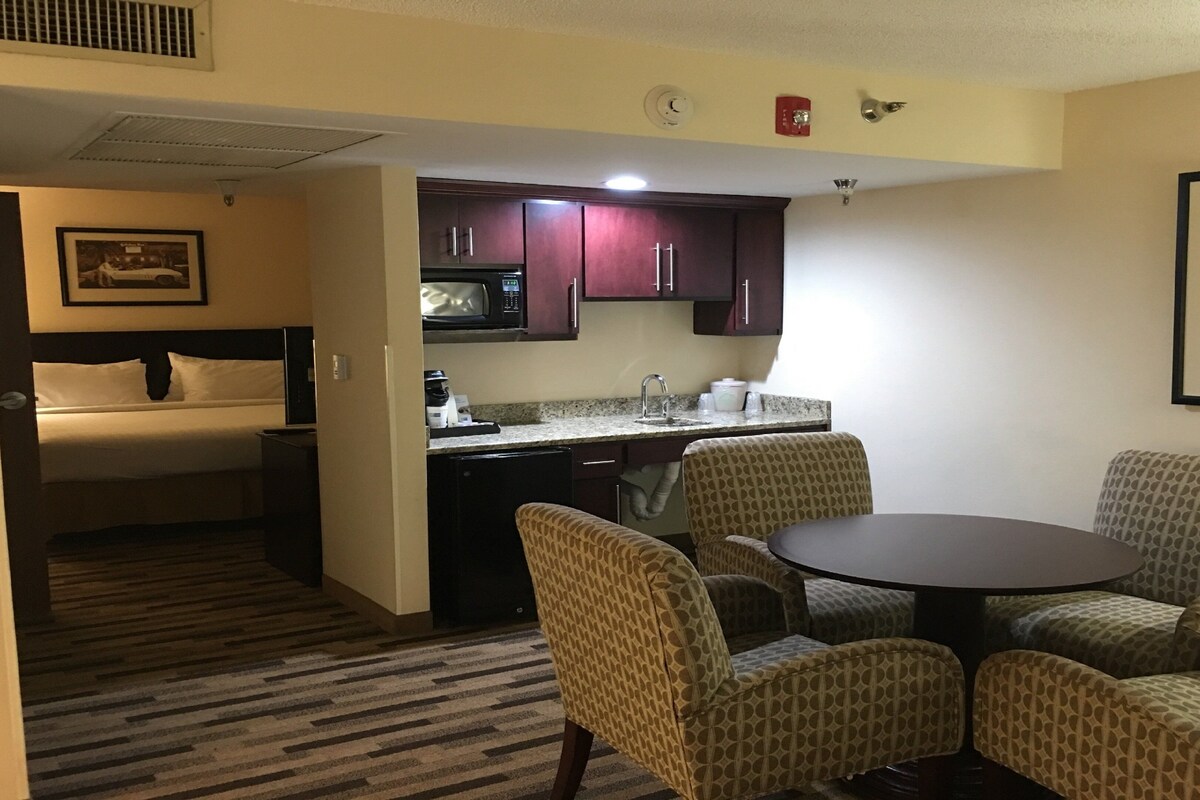 Room, 1 King Bed, Accessible (Communications Accessible) | In-room safe, desk, iron/ironing board, cribs (surcharge)