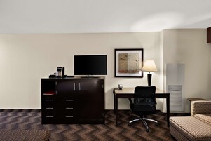 Escritorio y espacio para trabajar con laptop 