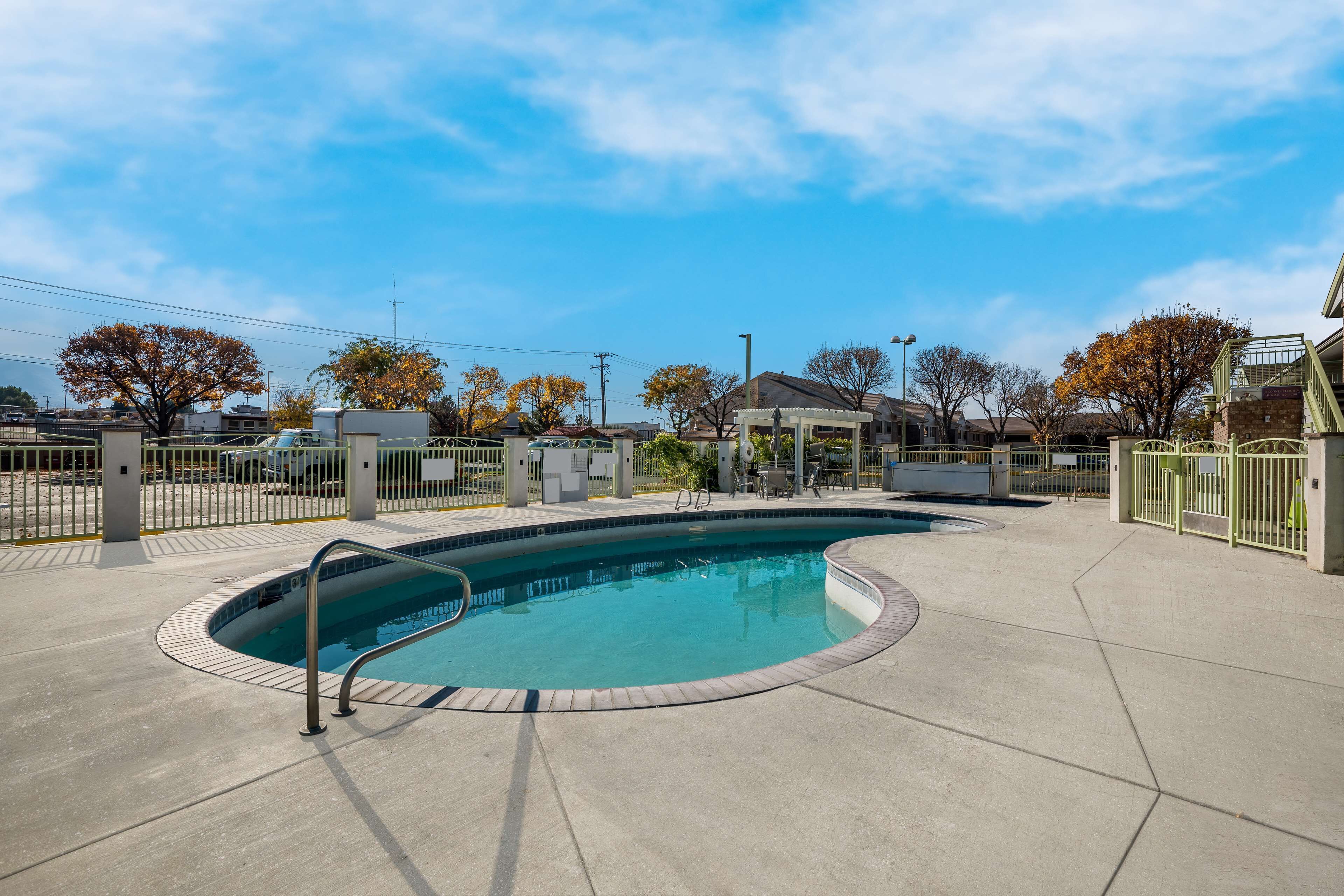 outdoor pool, pool loungers