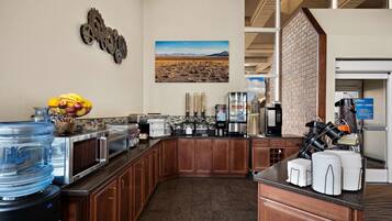 Tägliches inbegriffenes kontinentales Frühstück