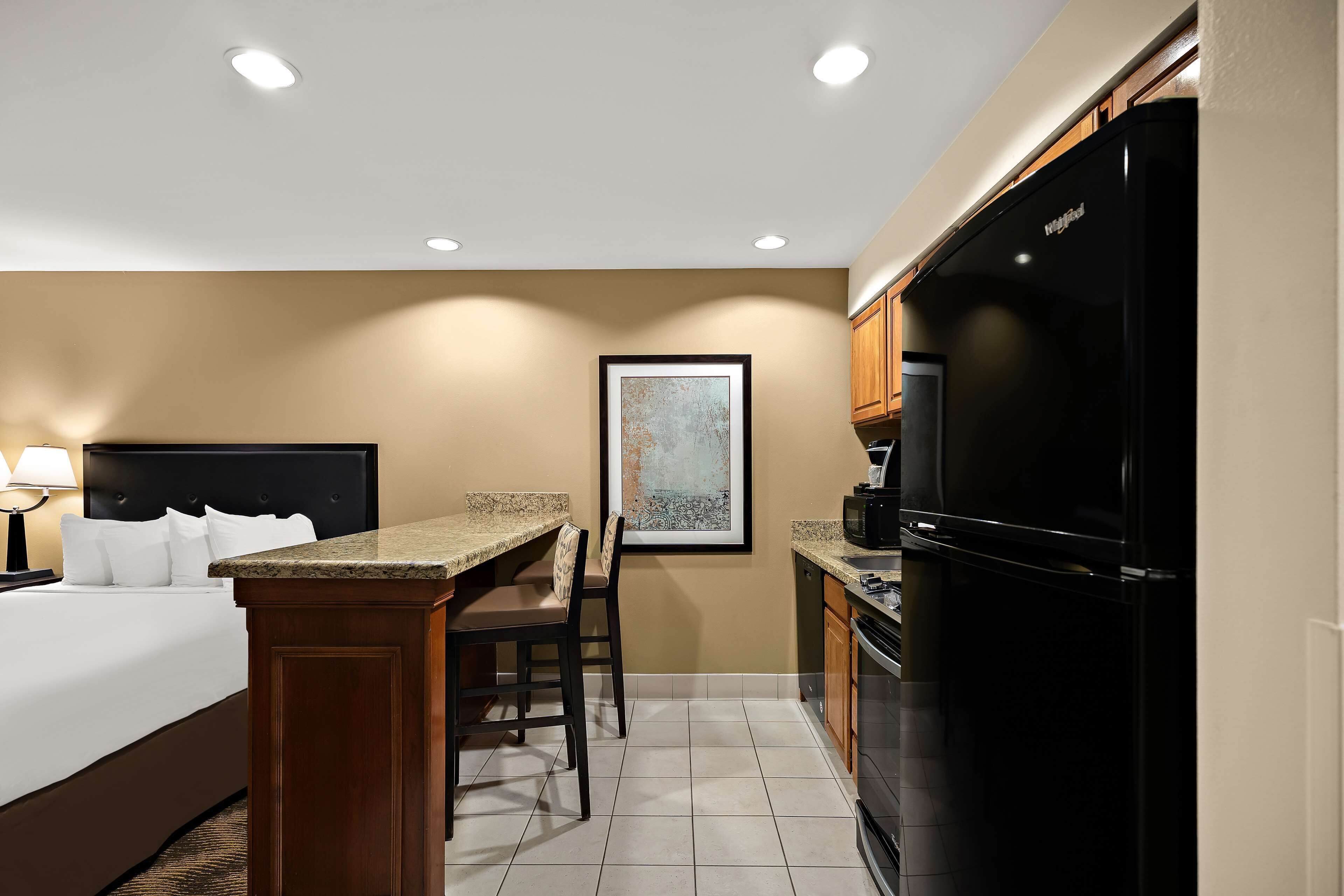 standard room, 2 queen beds, non smoking, kitchen (oversized room, full kitchen) | room amenity