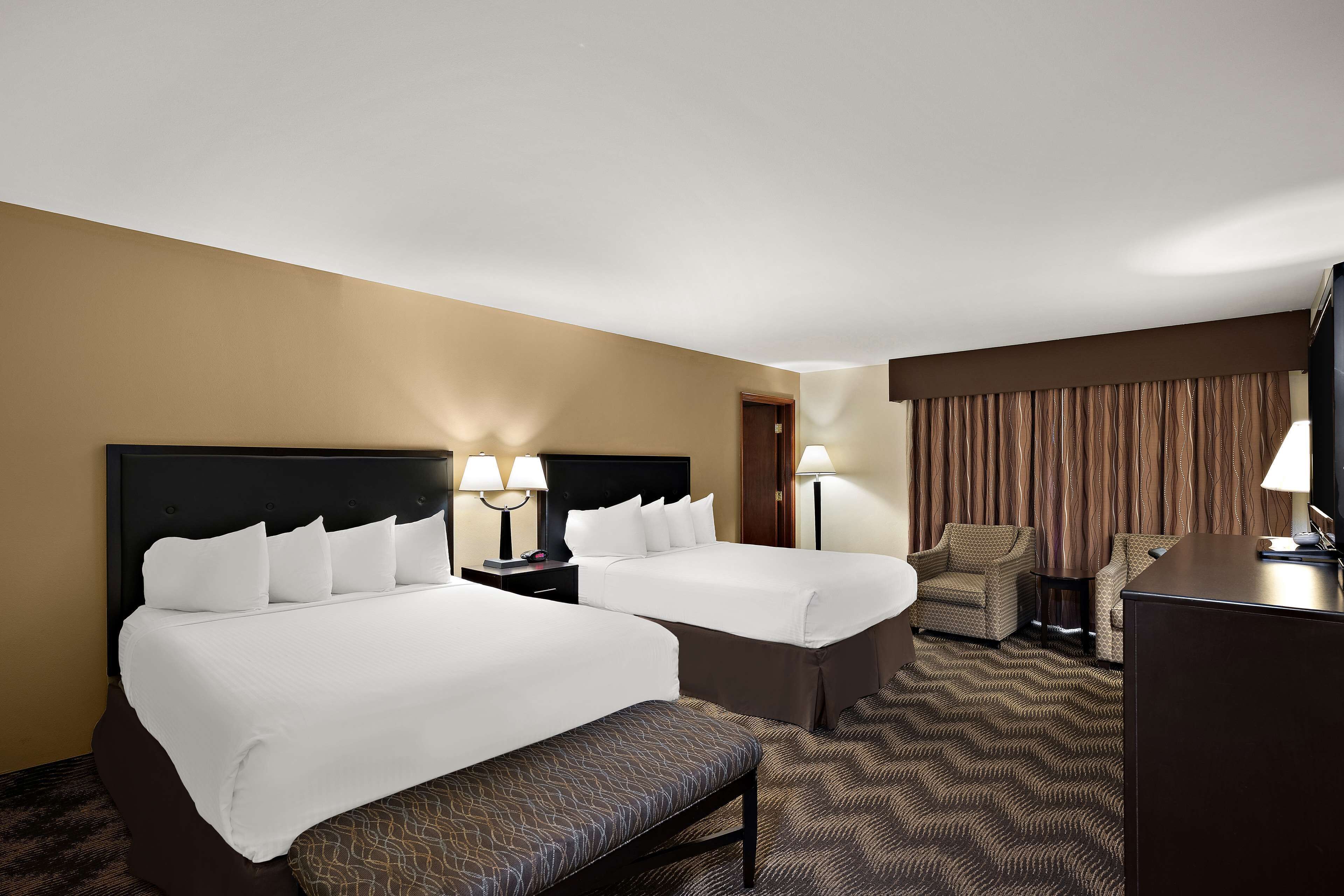 suite, multiple beds, non smoking, refrigerator & microwave | 1 bedroom, desk, laptop workspace, iron/ironing board