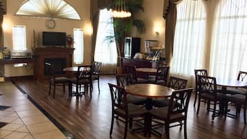 Bao gồm bữa sáng mang đi hàng ngày