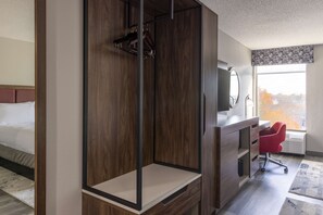 Premium bedding, in-room safe, desk, iron/ironing board
