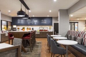 Buffet déjeuner gratuit tous les jours