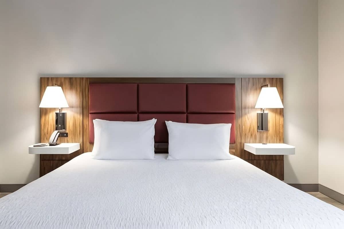 Premium bedding, in-room safe, desk, iron/ironing board