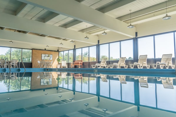 Indoor pool, pool loungers