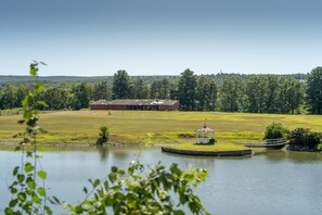 Individually decorated, individually furnished, desk, laptop workspace - Best Western Hunt's Landing Hotel Matamoras/Milford (Matamoras)