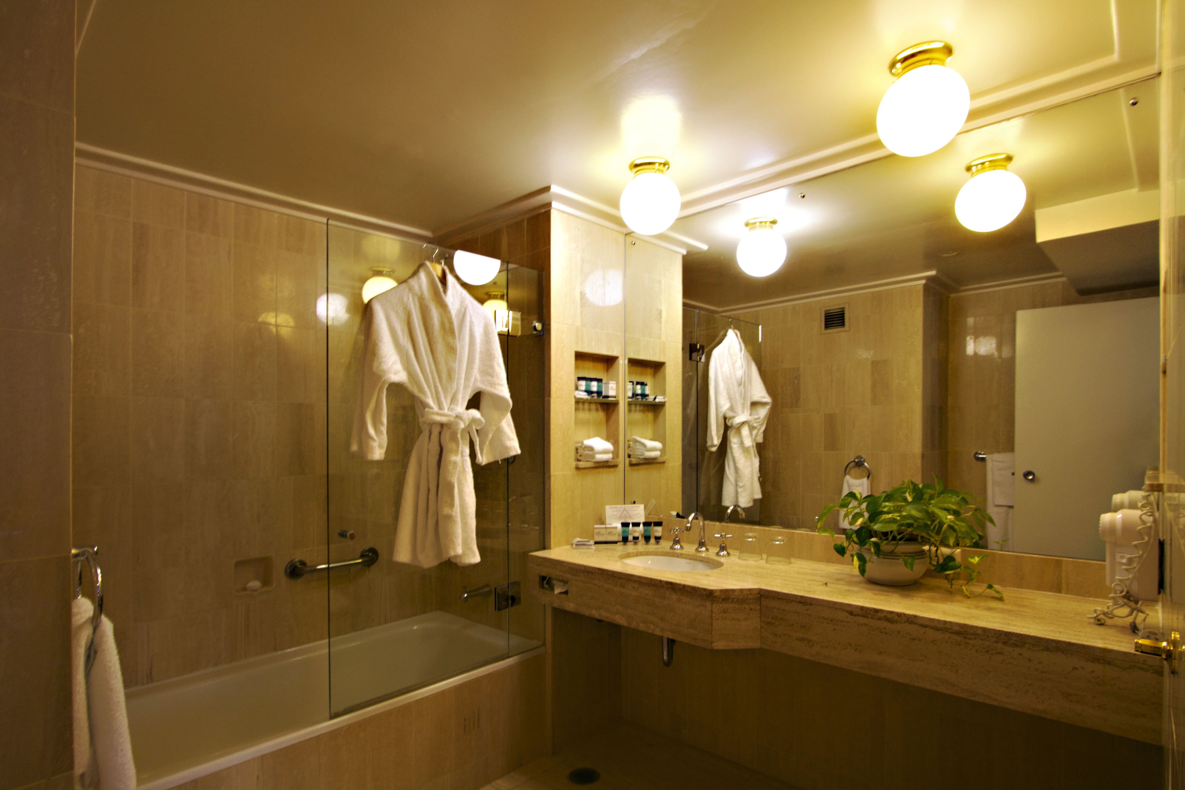 Superior Room, 1 King Bed | Bathroom | Combined shower/tub, free toiletries, hair dryer, towels