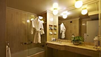Superior Room, 1 King Bed | Bathroom | Combined shower/tub, free toiletries, hair dryer, towels