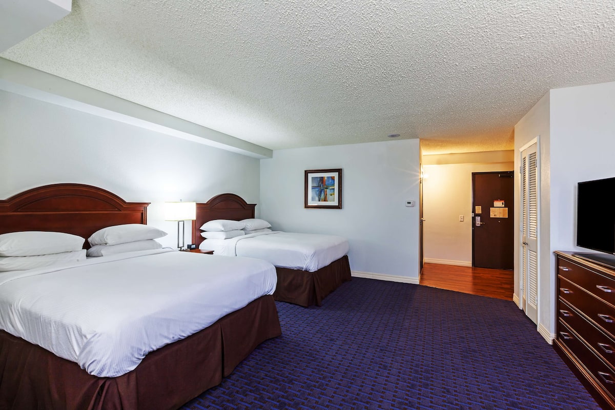 Premium bedding, pillowtop beds, in-room safe, desk