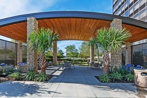 Outdoor pool, pool umbrellas, sun loungers