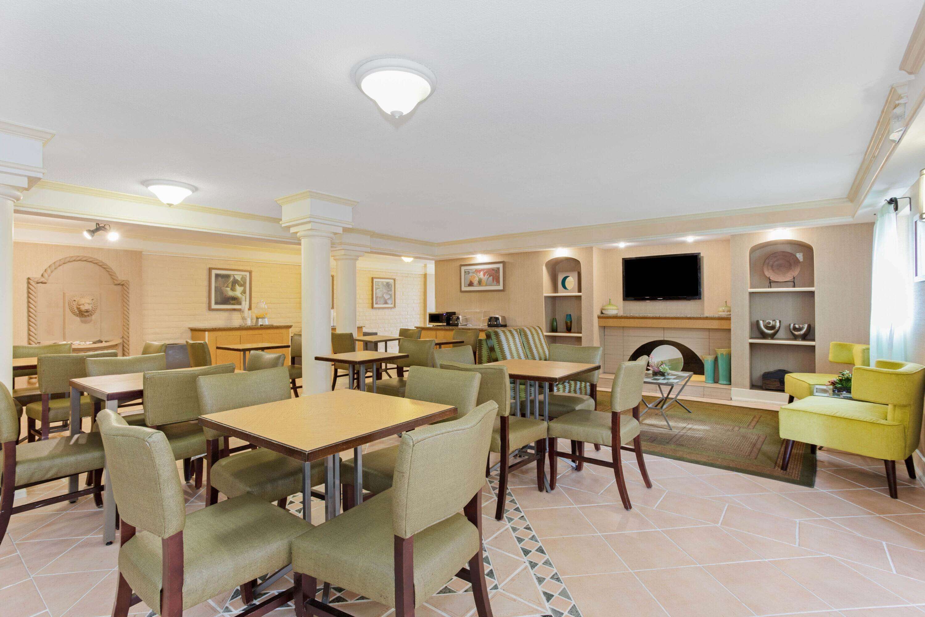 Photo - La Quinta Inn by Wyndham Orlando Airport West